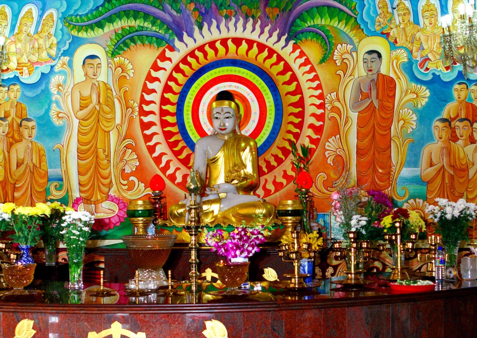 The Buddha image in the Main Shrine Hall